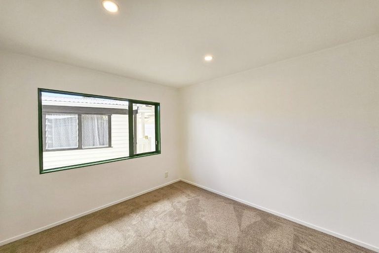 Photo of property in 1 Robertson Road, Ranui, Auckland, 0612