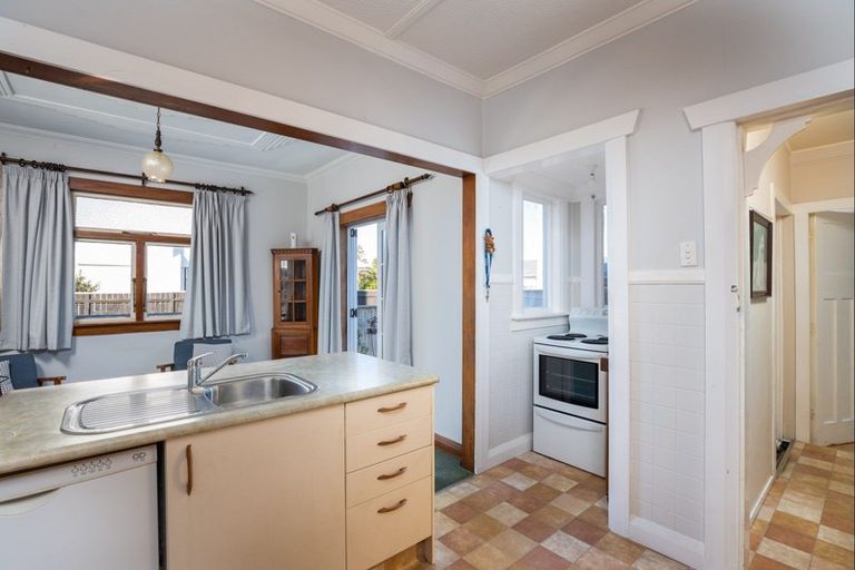 Photo of property in 37 Wallace Place, Westown, New Plymouth, 4310