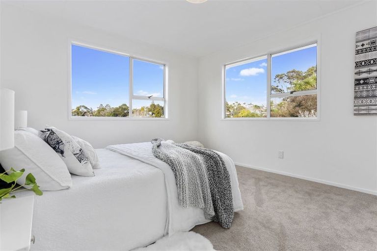 Photo of property in 1/8 Tallington Crescent, Torbay, Auckland, 0630