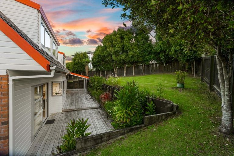 Photo of property in 7 Kerlin Crescent, West Harbour, Auckland, 0618