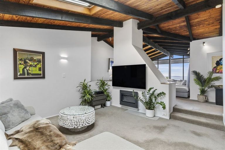 Photo of property in 60 Pacific Parade, Army Bay, Whangaparaoa, 0930