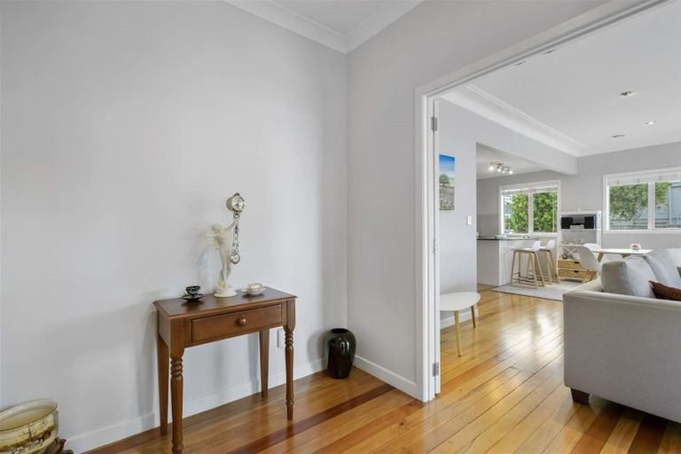 Photo of property in 23 Shelly Beach Parade, Cockle Bay, Auckland, 2014