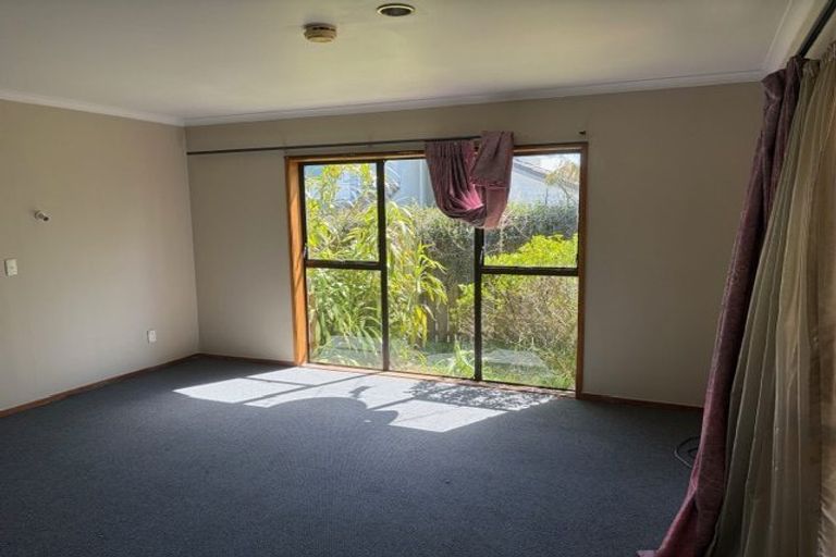 Photo of property in 77b Sturges Road, Henderson, Auckland, 0612