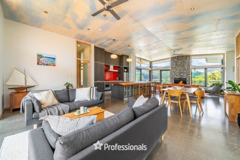 Photo of property in 12 Mount Marua Way, Timberlea, Upper Hutt, 5018