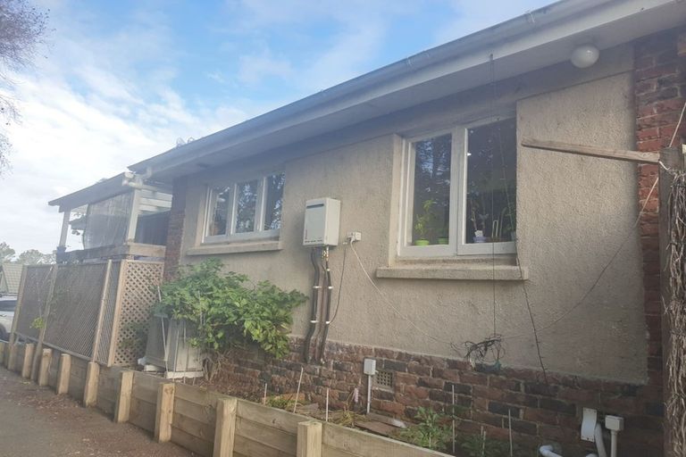 Photo of property in 1/8 Golf Road, New Lynn, Auckland, 0600