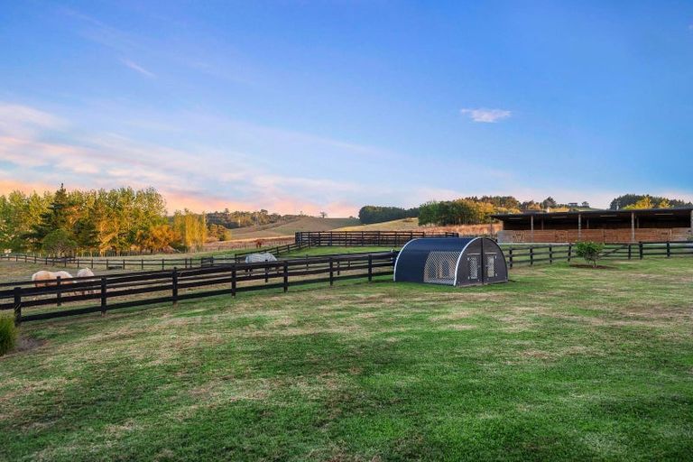 Photo of property in 903 Old North Road, Waimauku, 0882