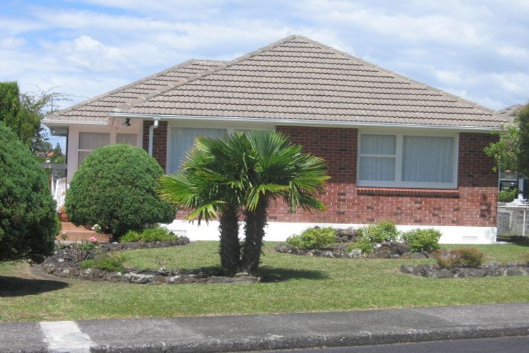 Photo of property in 46 Fowler Street, Northcote, Auckland, 0627