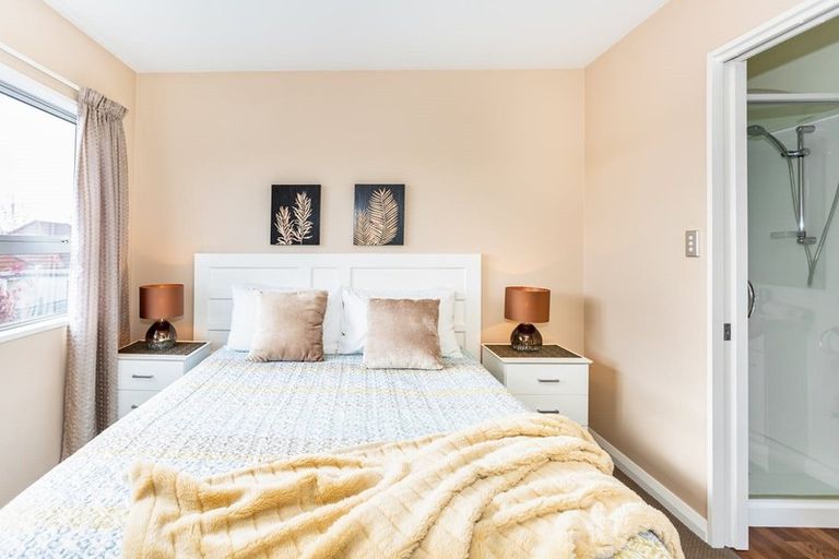 Photo of property in 8c Broadbent Street, Riccarton, Christchurch, 8041