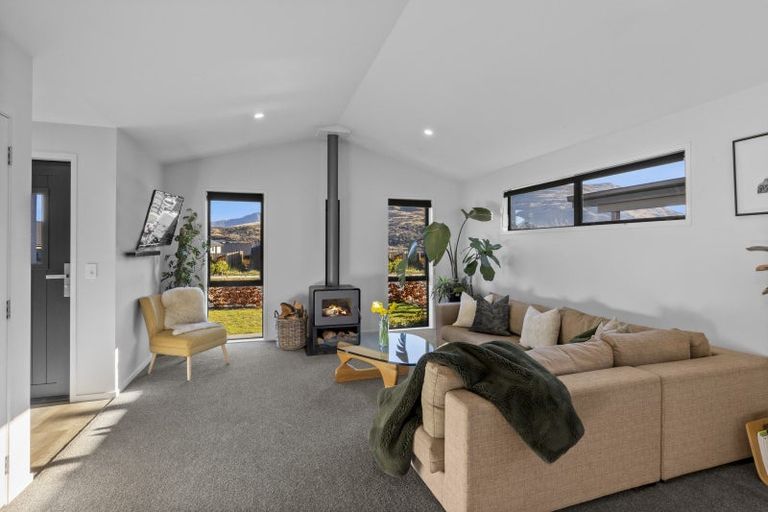 Photo of property in 37 Howden Drive, Jacks Point, 9371