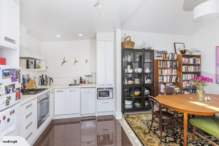 Photo of property in 5 Stafford Street, Mount Victoria, Wellington, 6011