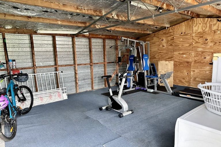 Photo of property in 24 Suzanne Grove, Kelvin Grove, Palmerston North, 4414