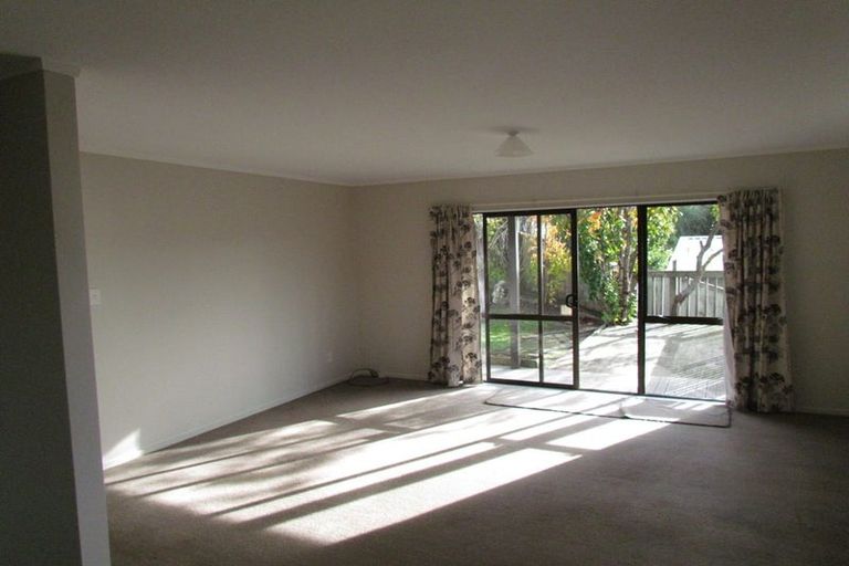 Photo of property in 6 Seagull Place, Whitby, Porirua, 5024