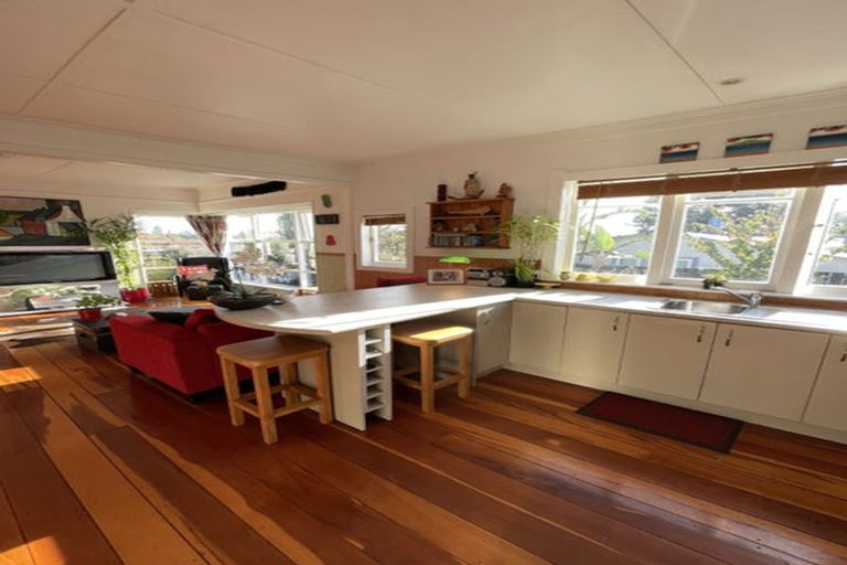 Photo of property in 2/9 Copley Street, New Lynn, Auckland, 0600