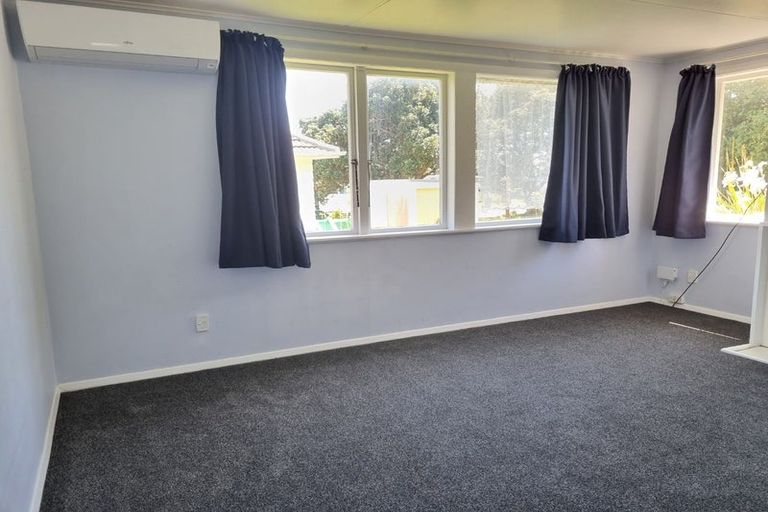 Photo of property in 3 Aberfeldy Street, Cannons Creek, Porirua, 5024