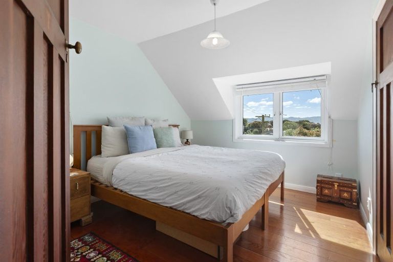 Photo of property in 18 Mahoe Street, Eastbourne, Lower Hutt, 5013