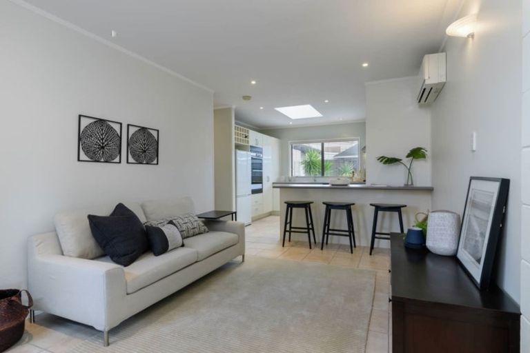 Photo of property in 14 Fielding Crescent, Farm Cove, Auckland, 2012