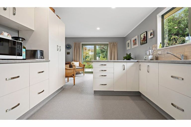 Photo of property in 8 Tau Crescent, Diamond Harbour, 8972