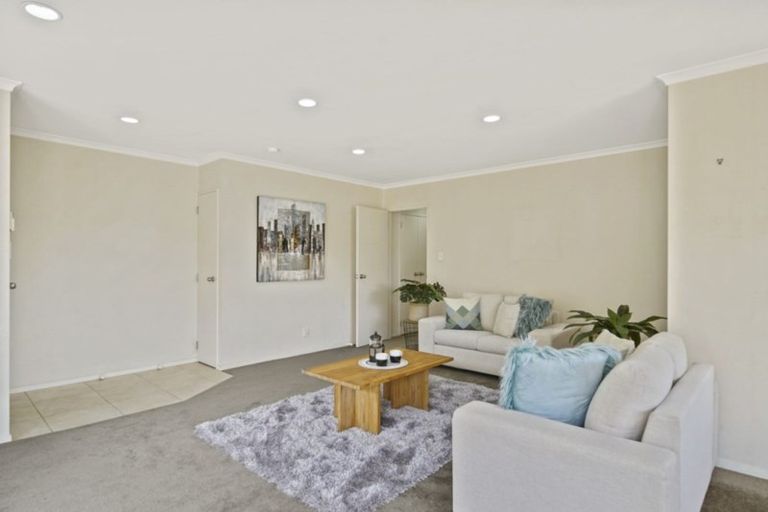 Photo of property in 7 Villino Place, Randwick Park, Auckland, 2105