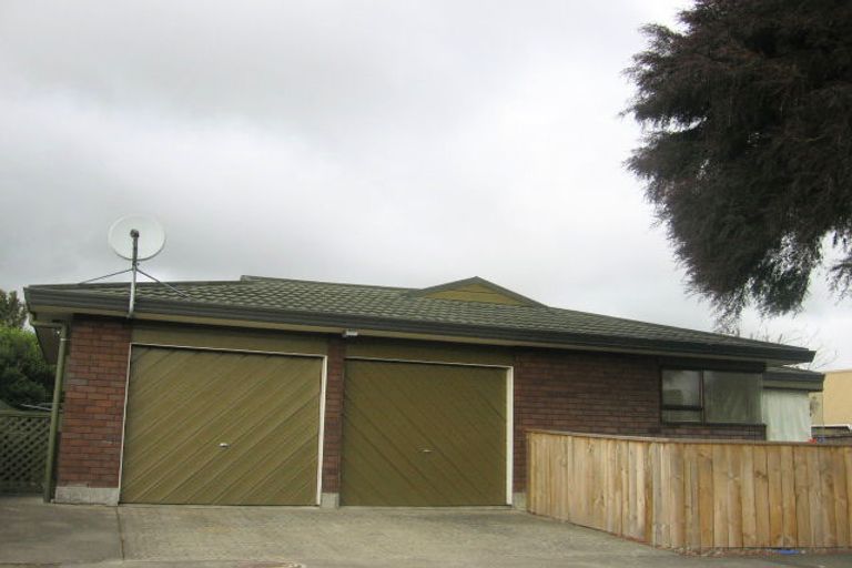 Photo of property in 8 Caroline Crescent, Highbury, Palmerston North, 4412