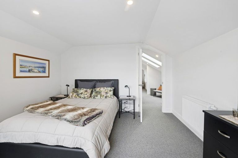 Photo of property in 5 Azalea Lane, Waipahihi, Taupo, 3330