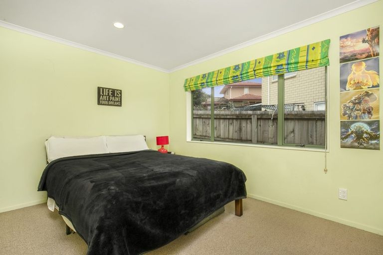 Photo of property in 2/17 Chevis Place, Pakuranga, Auckland, 2010