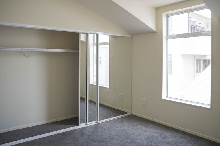 Photo of property in Pirie Street Townhouses, 28/35 Pirie Street, Mount Victoria, Wellington, 6011