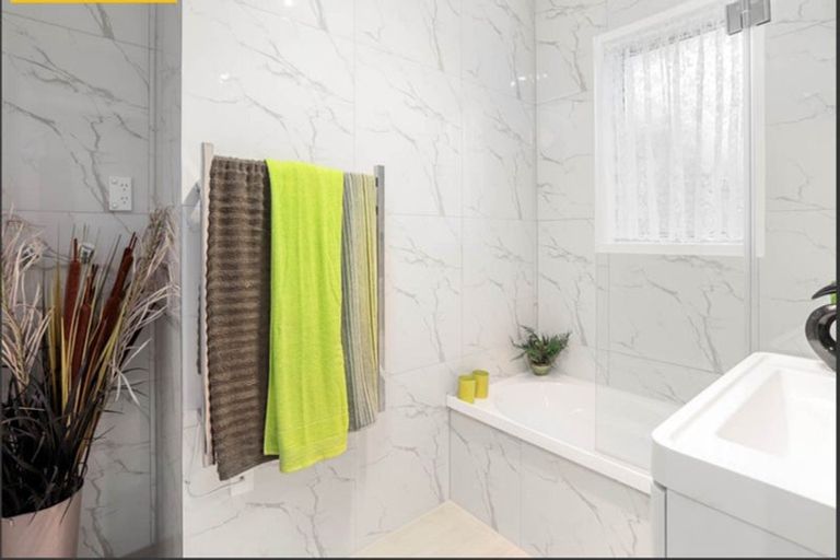 Photo of property in 12/79 Glendale Road, Glen Eden, Auckland, 0602