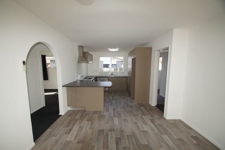 Photo of property in 6a Auburn Avenue, Upper Riccarton, Christchurch, 8041