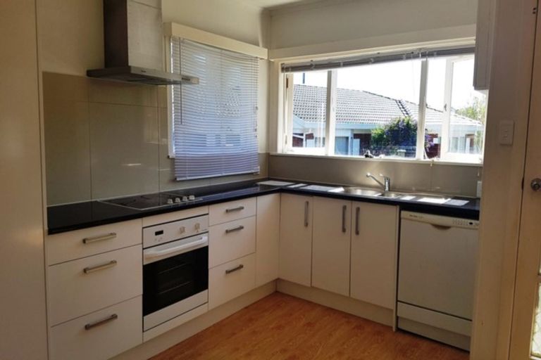 Photo of property in 71 Shakespeare Road, Milford, Auckland, 0620