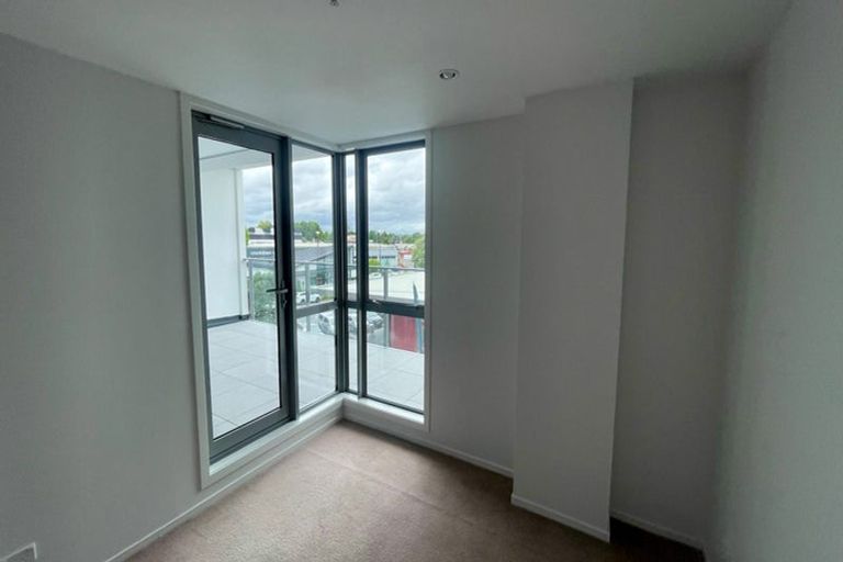 Photo of property in Bella Vista, 2d/84 Gunner Drive, Te Atatu Peninsula, Auckland, 0610