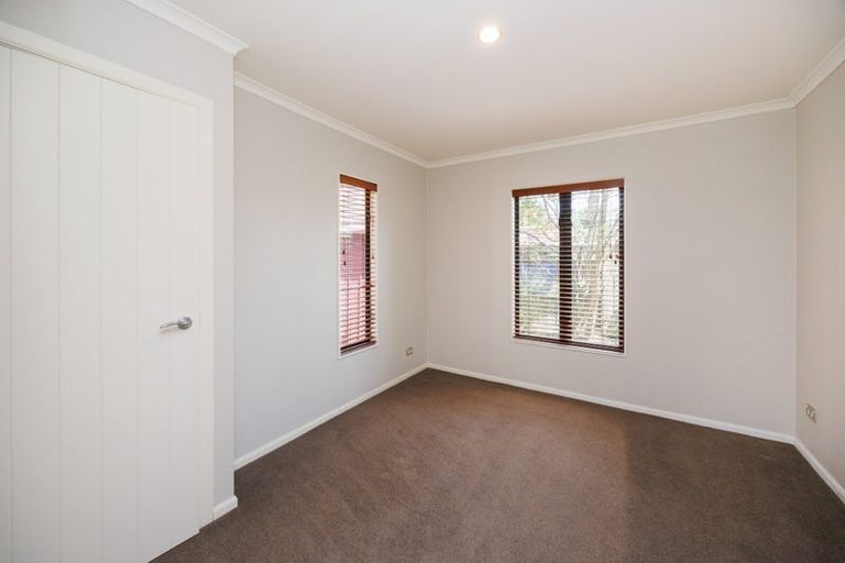 Photo of property in 3 The Oaks, Awapuni, Palmerston North, 4412