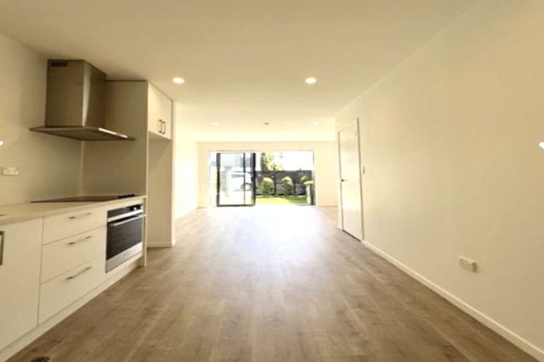 Photo of property in 14/12 Tawa Road, Te Atatu Peninsula, Auckland, 0610
