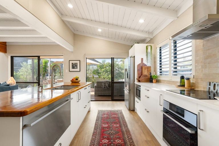 Photo of property in 202 Beverley Terrace, Whangamata, 3620