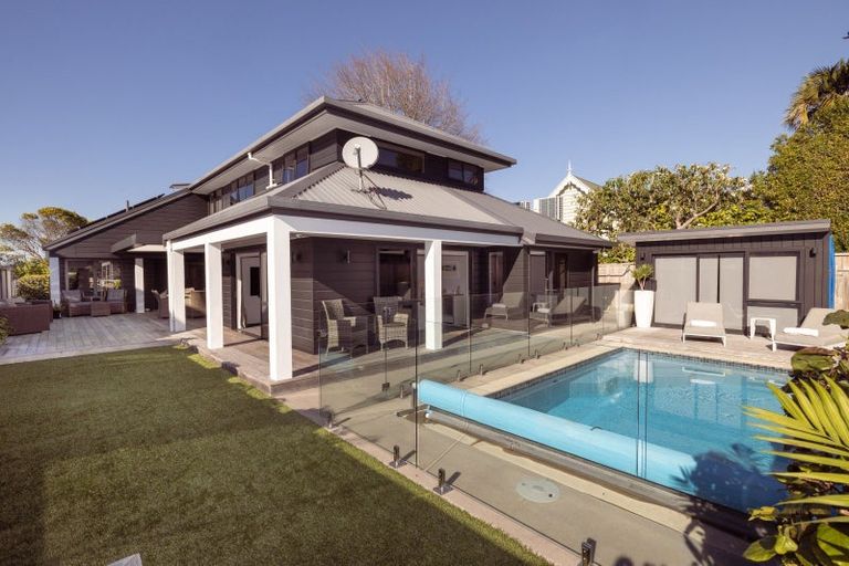 Photo of property in 253 Devonport Road, Tauranga, 3110