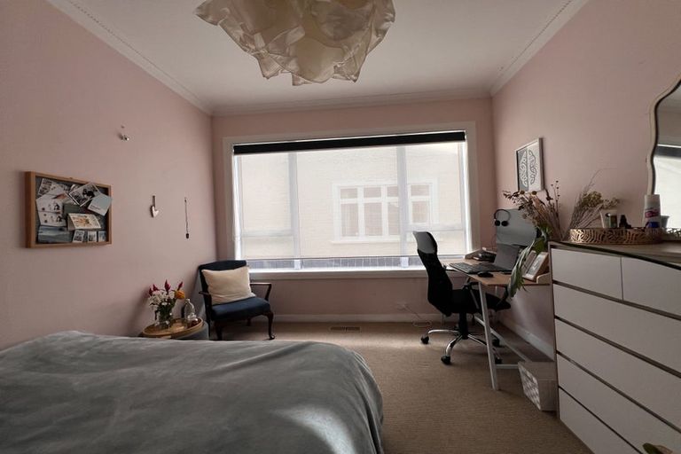 Photo of property in 123 Queens Drive, Lyall Bay, Wellington, 6022