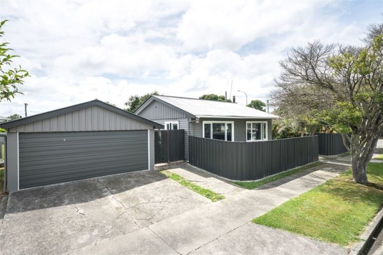 Photo of property in 27 Stirling Crescent, Hokowhitu, Palmerston North, 4410