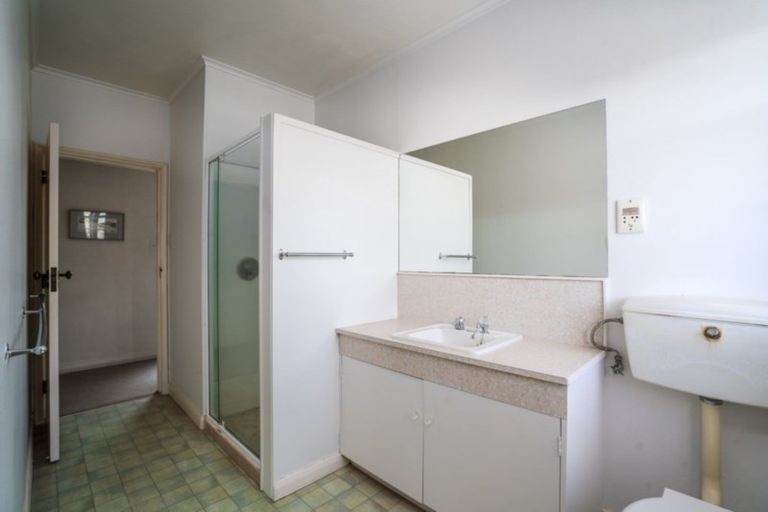 Photo of property in 182 Lake Terrace, Hilltop, Taupo, 3330