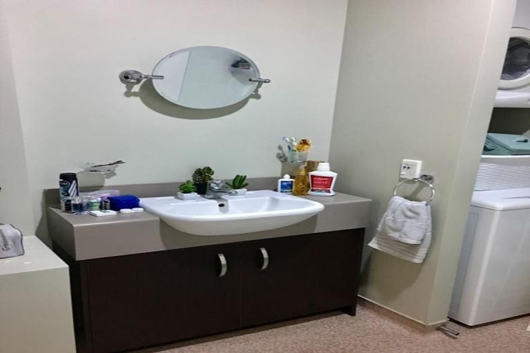 Photo of property in Stadium Garden Flats, 314/107 Thorndon Quay, Pipitea, Wellington, 6011