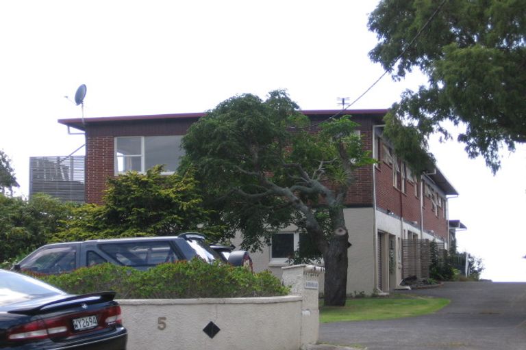 Photo of property in 2/5 Braemar Road, Castor Bay, Auckland, 0620