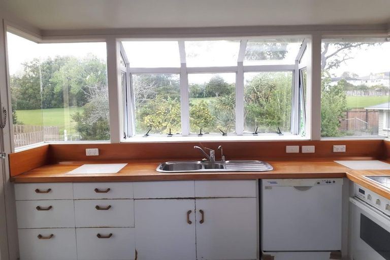 Photo of property in 11 Preston Avenue, Henderson, Auckland, 0610