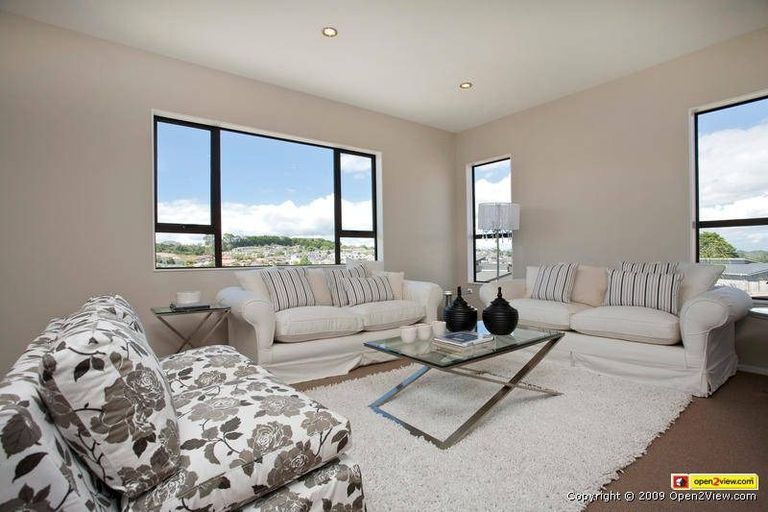 Photo of property in 22 Catlins Place, Fairview Heights, Auckland, 0632