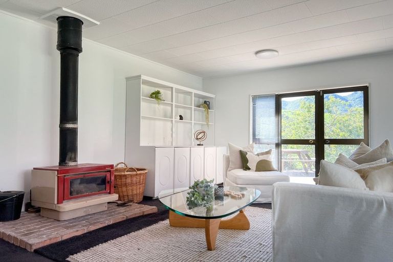 Photo of property in 165 Governors Bay - Teddington Road, Teddington, Lyttelton, 8971