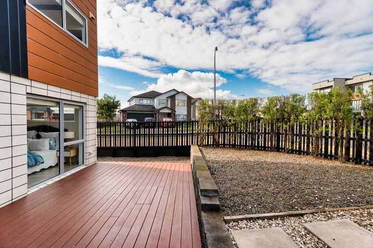 Photo of property in 2 Meritage Lane, Te Atatu South, Auckland, 0610