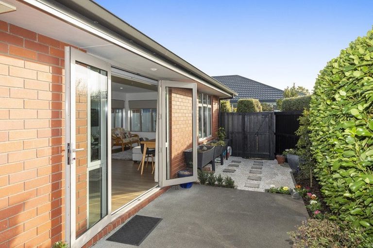Photo of property in 2/36 Tuckers Road, Redwood, Christchurch, 8051