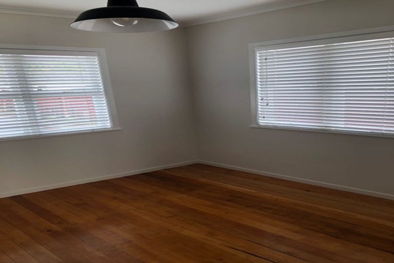 Photo of property in 12 Albert Road, Kelston, Auckland, 0602