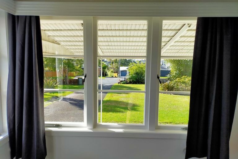 Photo of property in 7 Neil Avenue, Te Atatu Peninsula, Auckland, 0610