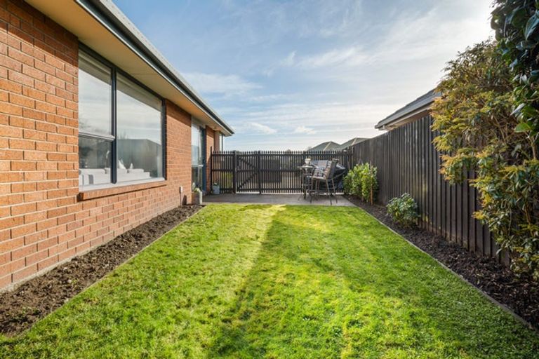 Photo of property in 1/14 Innisfree Place, Northwood, Christchurch, 8051