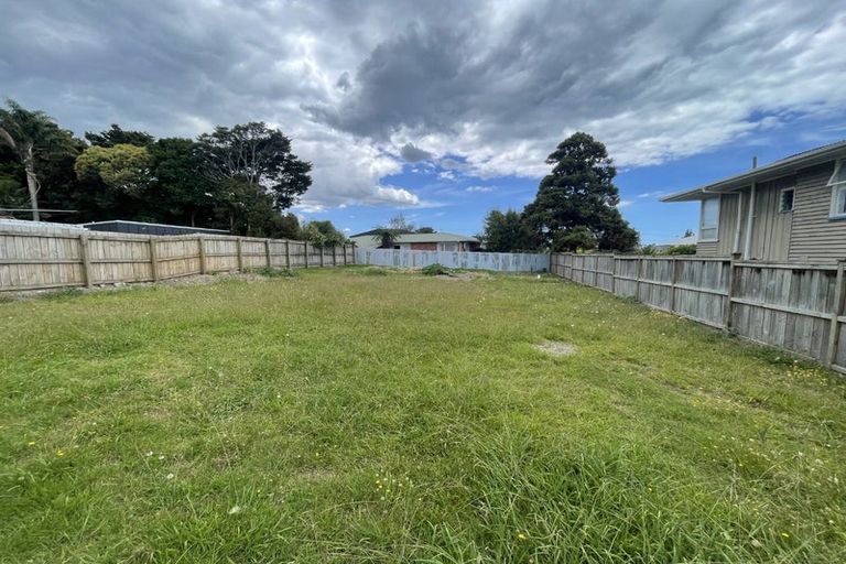 Photo of property in 16 Covil Avenue, Te Atatu South, Auckland, 0610