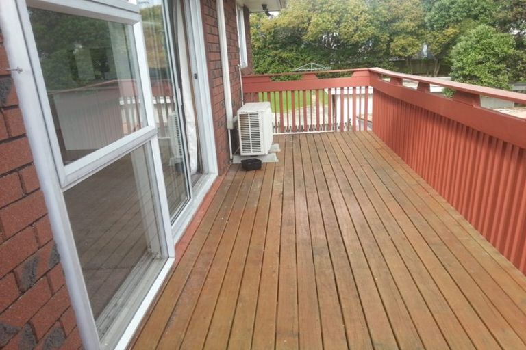 Photo of property in 1/2a Hart Road, Hauraki, Auckland, 0622