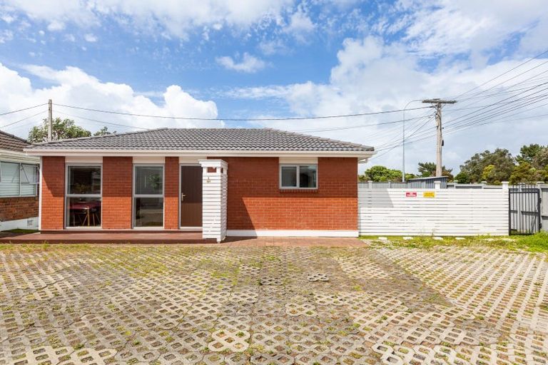 Photo of property in 247a Glenfield Road, Hillcrest, Auckland, 0627